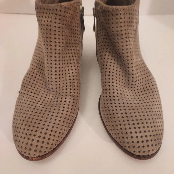 Sam Edelman Taupe Pipp Suede Perforated Chunky Heel Ankle Booties in Size 6 - Picture 3 of 13